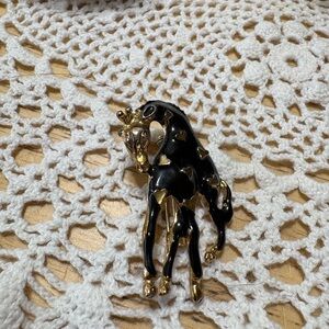 P82 Elegant Black and Gold Giraffe Brooch